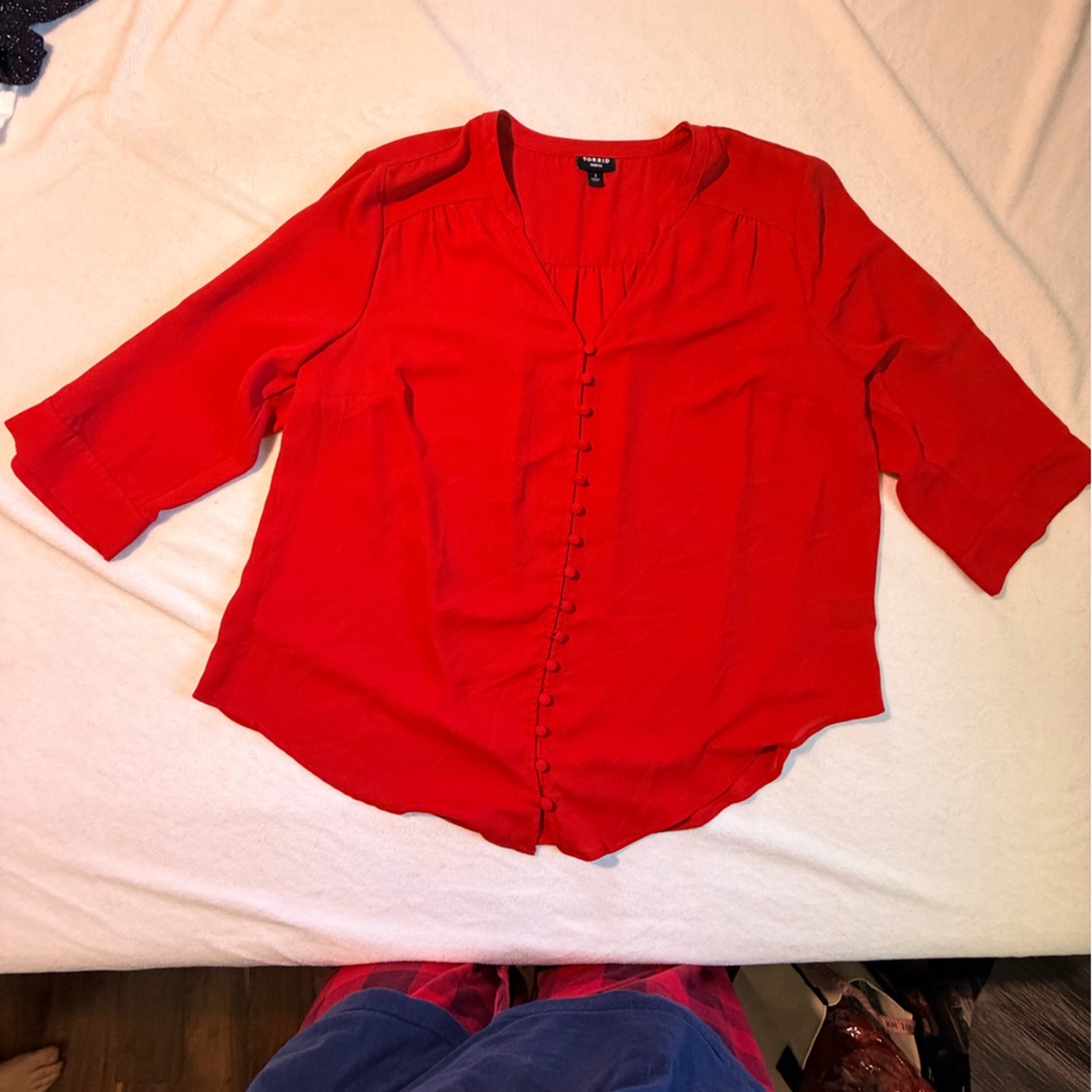 Torrid Red Button Down Sheer like Blouse with 3/4 sleeves roll up (size 1) 14/16 - Picture 2 of 6